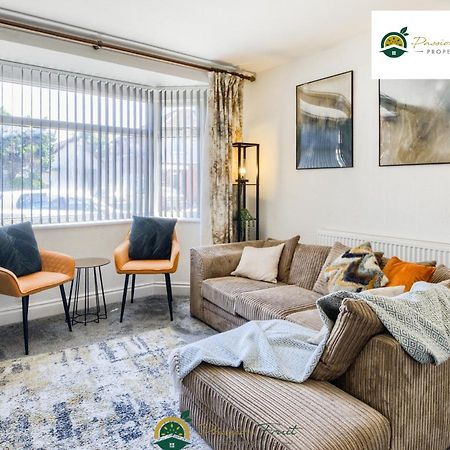 3 Bedroom Coventry House By Passionfruitproperties With Free Wi-Fi, Large Garden And Driveway - 52Nrc المظهر الخارجي الصورة