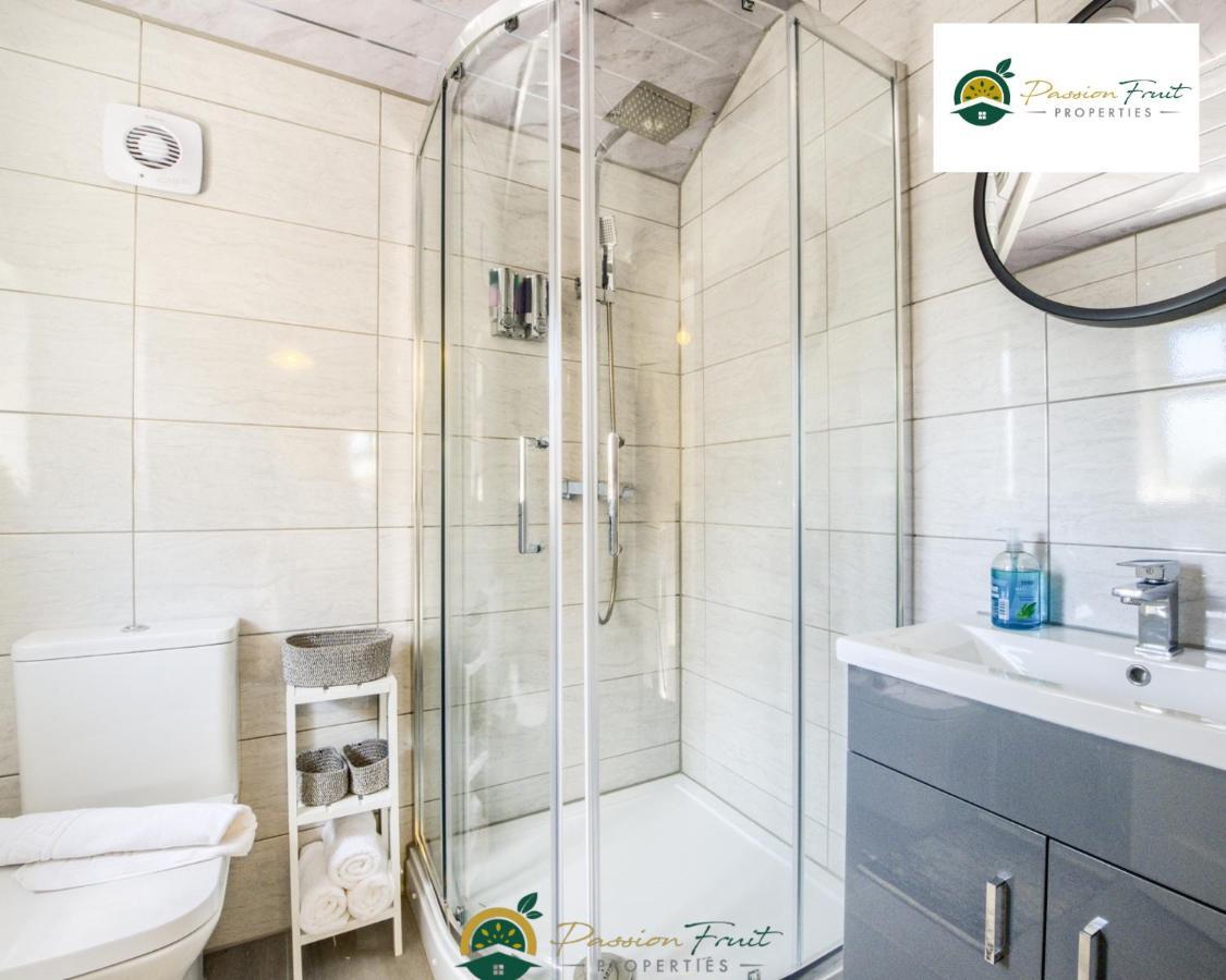 3 Bedroom Coventry House By Passionfruitproperties With Free Wi-Fi, Large Garden And Driveway - 52Nrc المظهر الخارجي الصورة