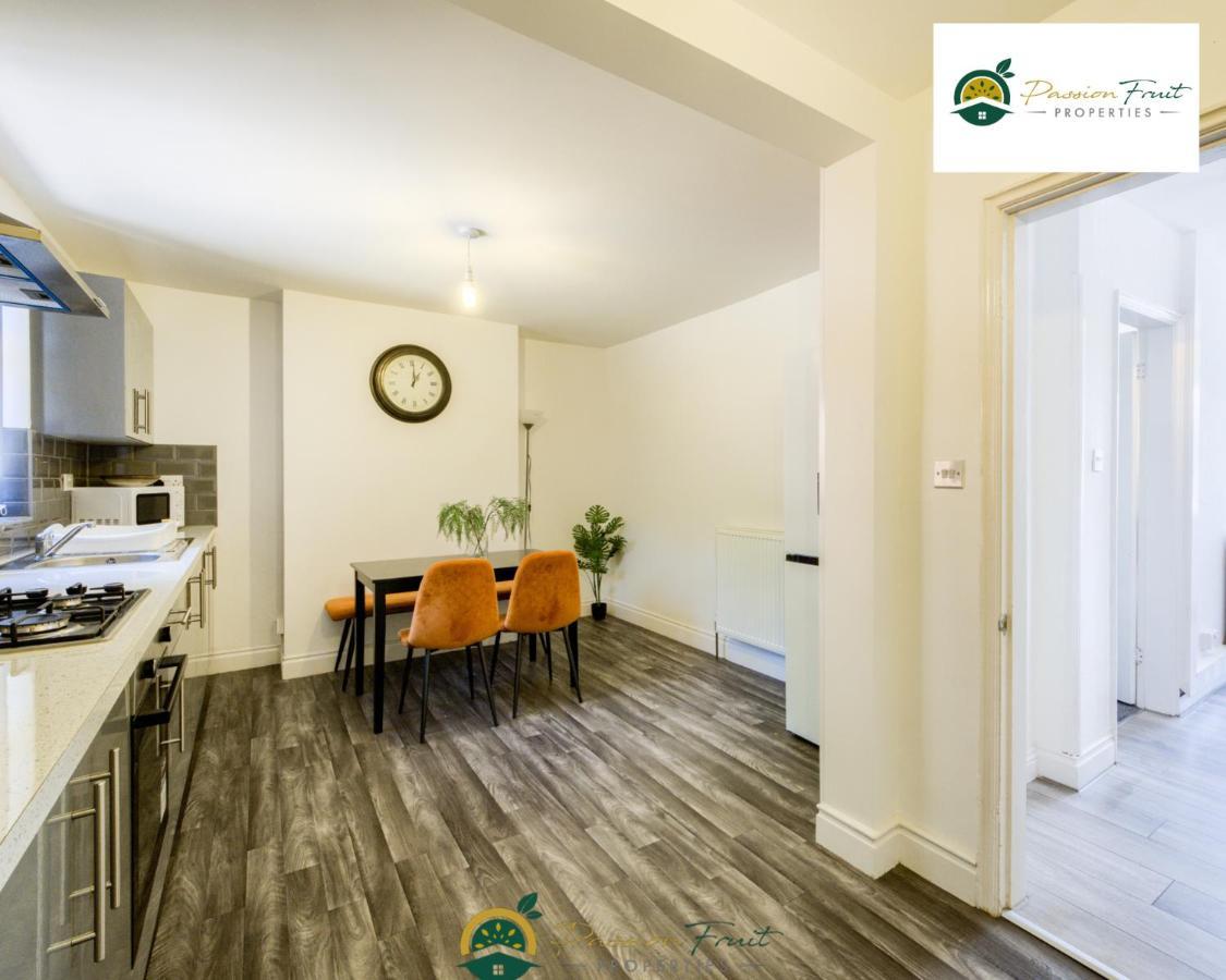 3 Bedroom Coventry House By Passionfruitproperties With Free Wi-Fi, Large Garden And Driveway - 52Nrc المظهر الخارجي الصورة