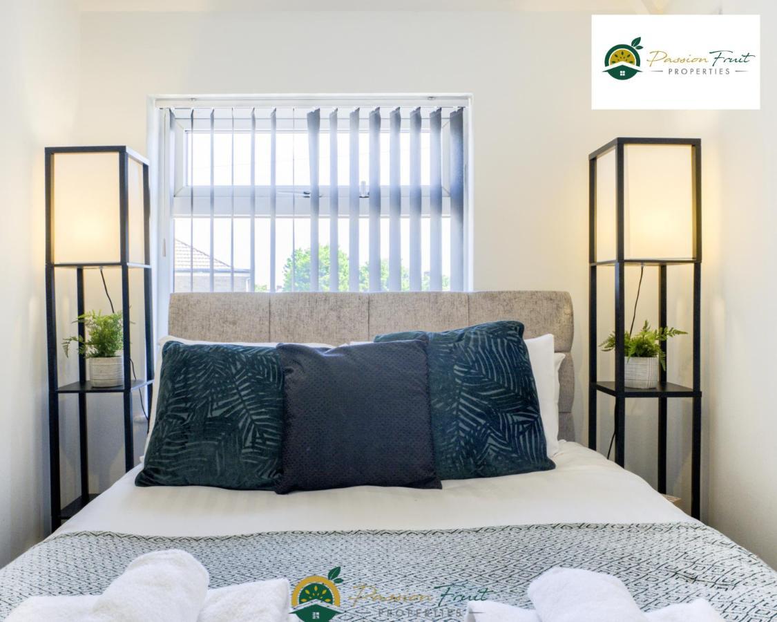3 Bedroom Coventry House By Passionfruitproperties With Free Wi-Fi, Large Garden And Driveway - 52Nrc المظهر الخارجي الصورة