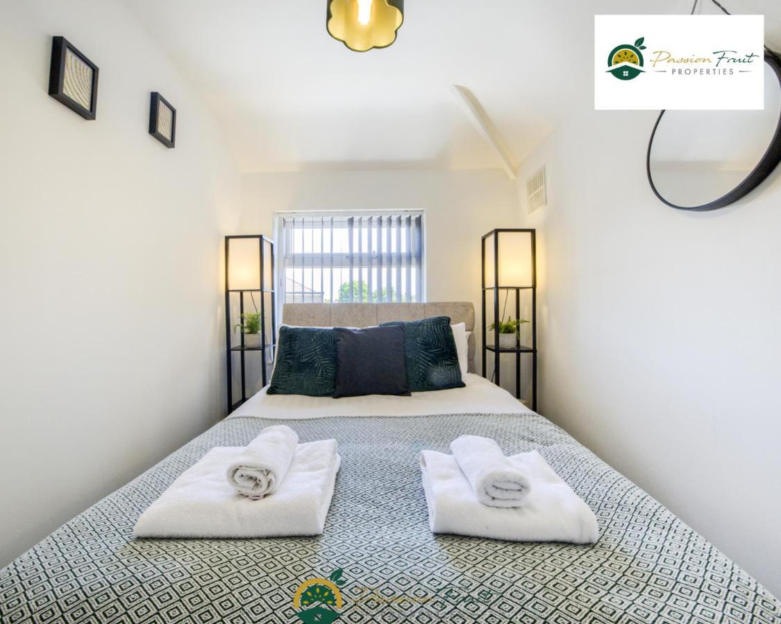 3 Bedroom Coventry House By Passionfruitproperties With Free Wi-Fi, Large Garden And Driveway - 52Nrc المظهر الخارجي الصورة