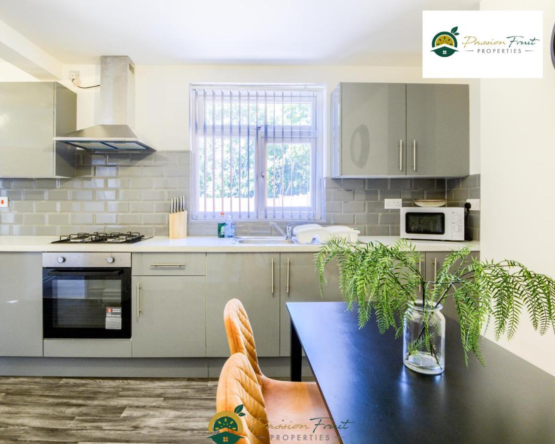 3 Bedroom Coventry House By Passionfruitproperties With Free Wi-Fi, Large Garden And Driveway - 52Nrc المظهر الخارجي الصورة