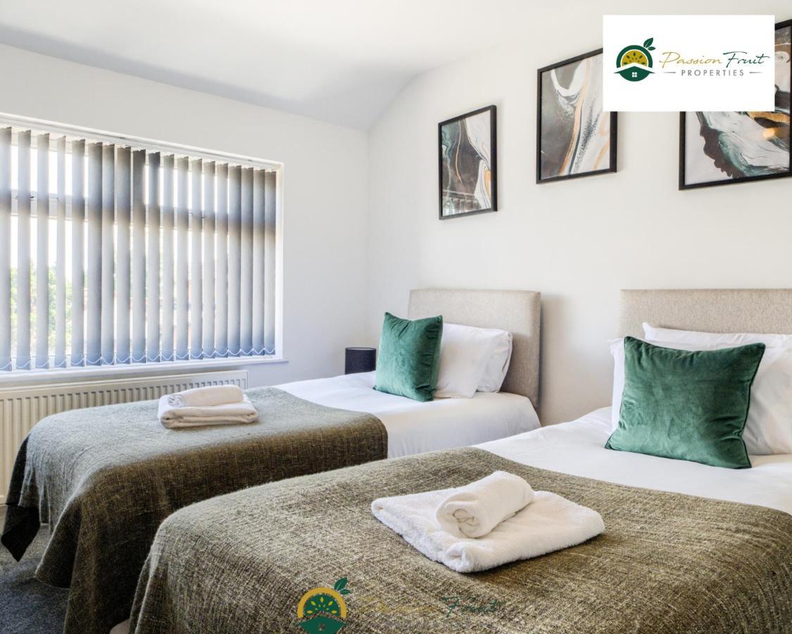 3 Bedroom Coventry House By Passionfruitproperties With Free Wi-Fi, Large Garden And Driveway - 52Nrc المظهر الخارجي الصورة