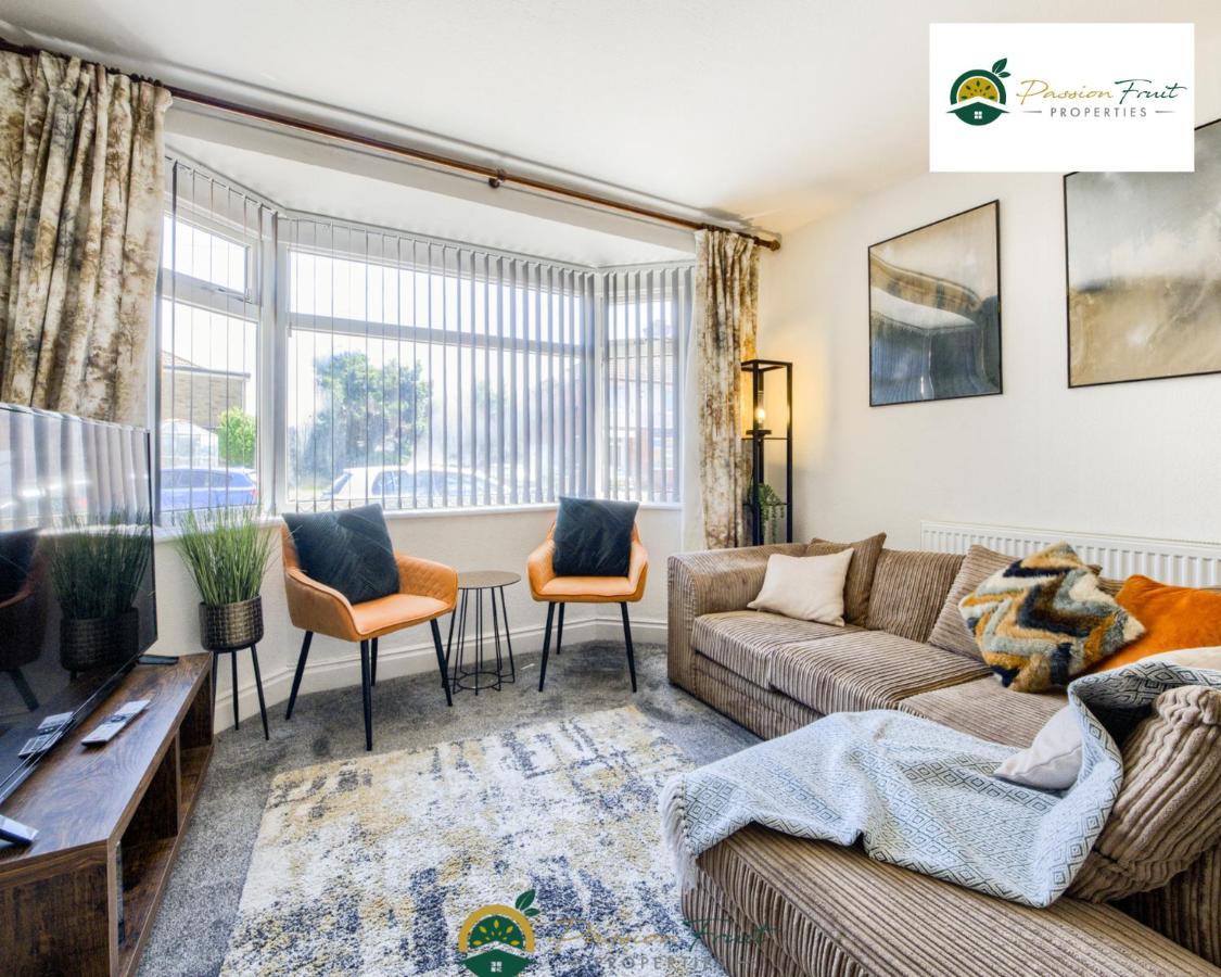 3 Bedroom Coventry House By Passionfruitproperties With Free Wi-Fi, Large Garden And Driveway - 52Nrc المظهر الخارجي الصورة