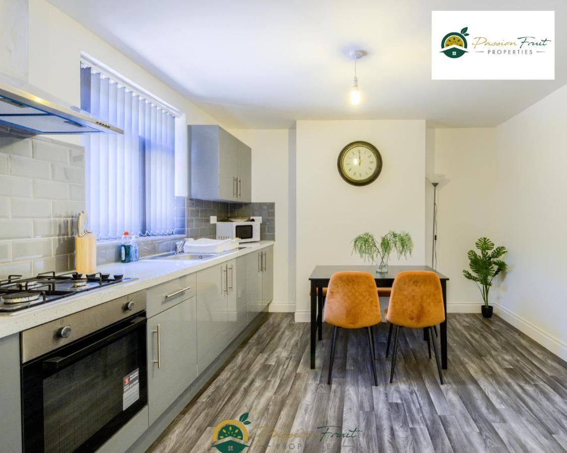 3 Bedroom Coventry House By Passionfruitproperties With Free Wi-Fi, Large Garden And Driveway - 52Nrc المظهر الخارجي الصورة