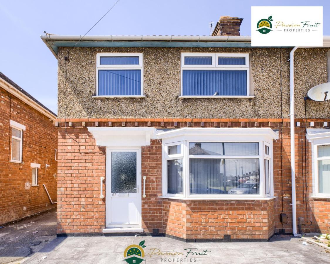 3 Bedroom Coventry House By Passionfruitproperties With Free Wi-Fi, Large Garden And Driveway - 52Nrc المظهر الخارجي الصورة