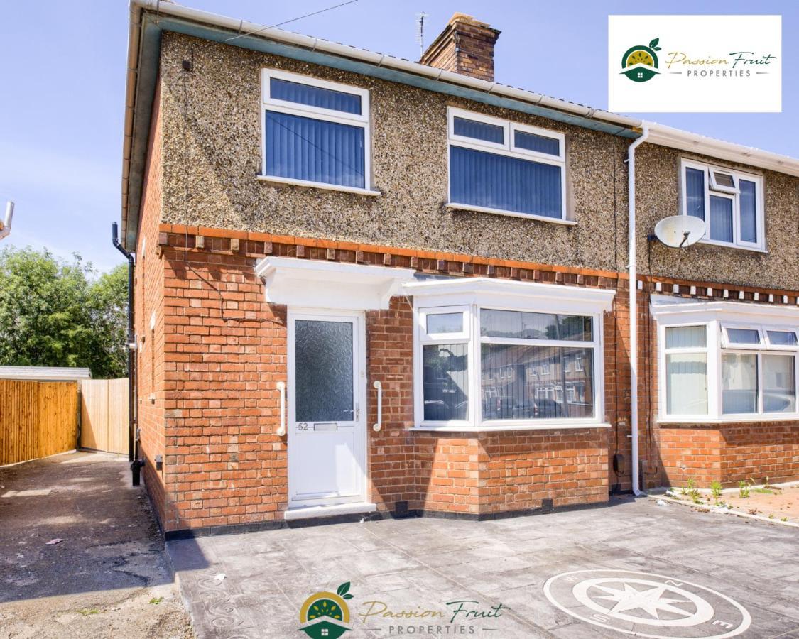 3 Bedroom Coventry House By Passionfruitproperties With Free Wi-Fi, Large Garden And Driveway - 52Nrc المظهر الخارجي الصورة