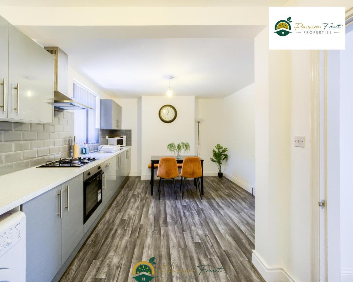 3 Bedroom Coventry House By Passionfruitproperties With Free Wi-Fi, Large Garden And Driveway - 52Nrc المظهر الخارجي الصورة