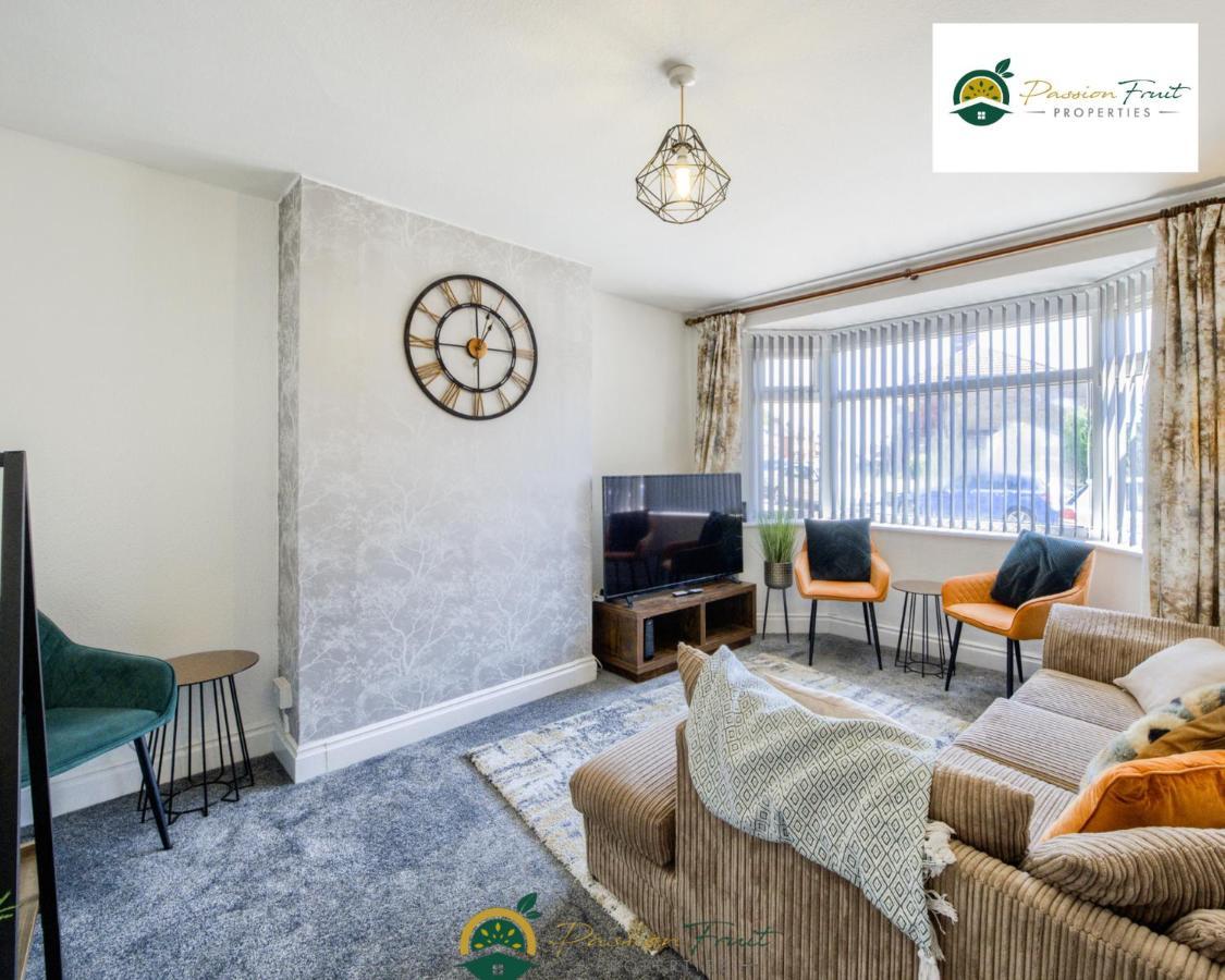 3 Bedroom Coventry House By Passionfruitproperties With Free Wi-Fi, Large Garden And Driveway - 52Nrc المظهر الخارجي الصورة