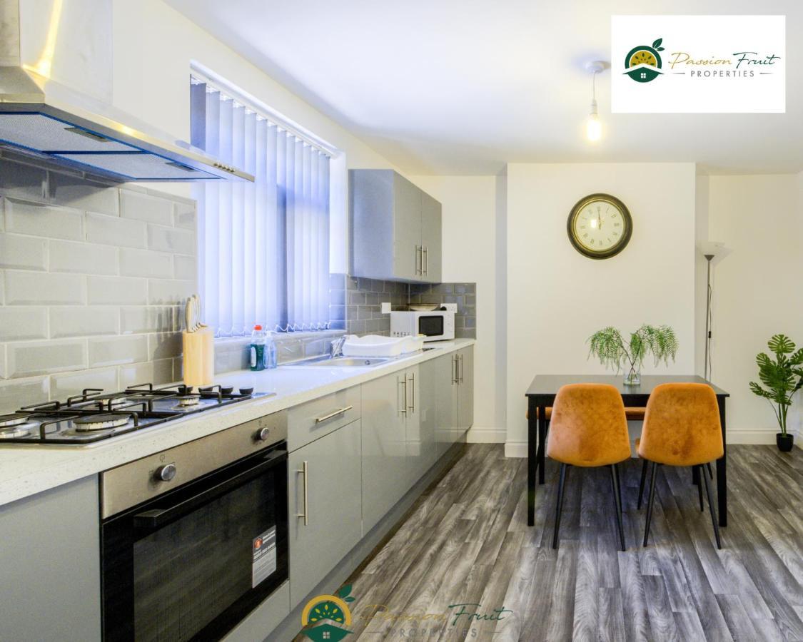 3 Bedroom Coventry House By Passionfruitproperties With Free Wi-Fi, Large Garden And Driveway - 52Nrc المظهر الخارجي الصورة