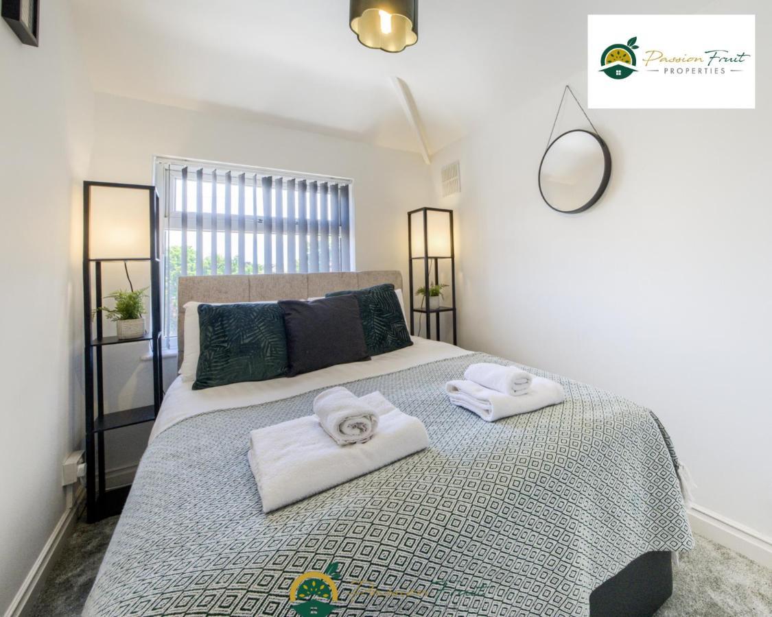 3 Bedroom Coventry House By Passionfruitproperties With Free Wi-Fi, Large Garden And Driveway - 52Nrc المظهر الخارجي الصورة