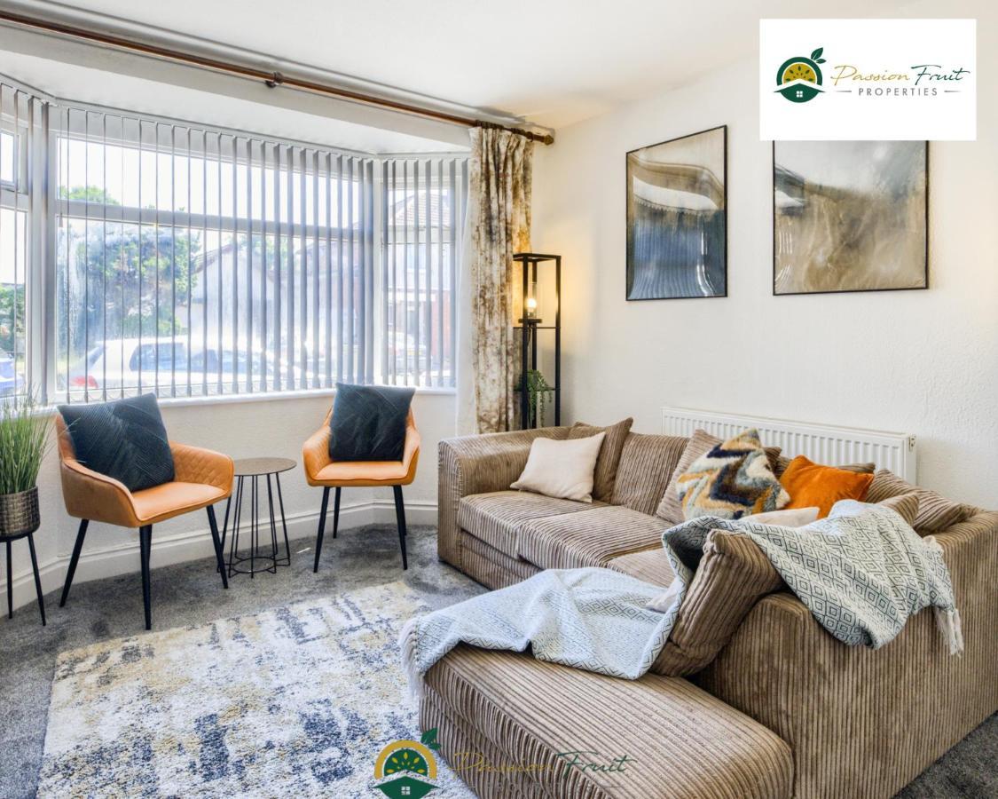 3 Bedroom Coventry House By Passionfruitproperties With Free Wi-Fi, Large Garden And Driveway - 52Nrc المظهر الخارجي الصورة