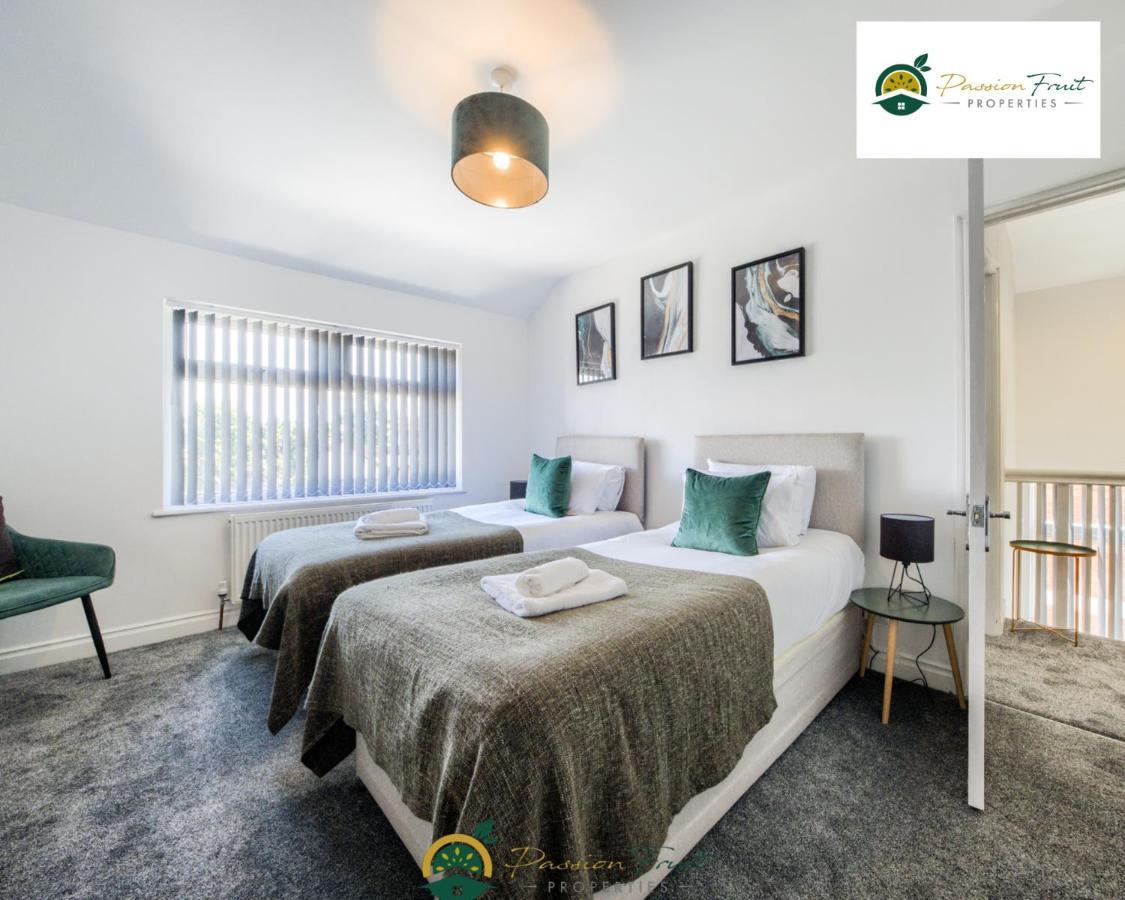 3 Bedroom Coventry House By Passionfruitproperties With Free Wi-Fi, Large Garden And Driveway - 52Nrc المظهر الخارجي الصورة