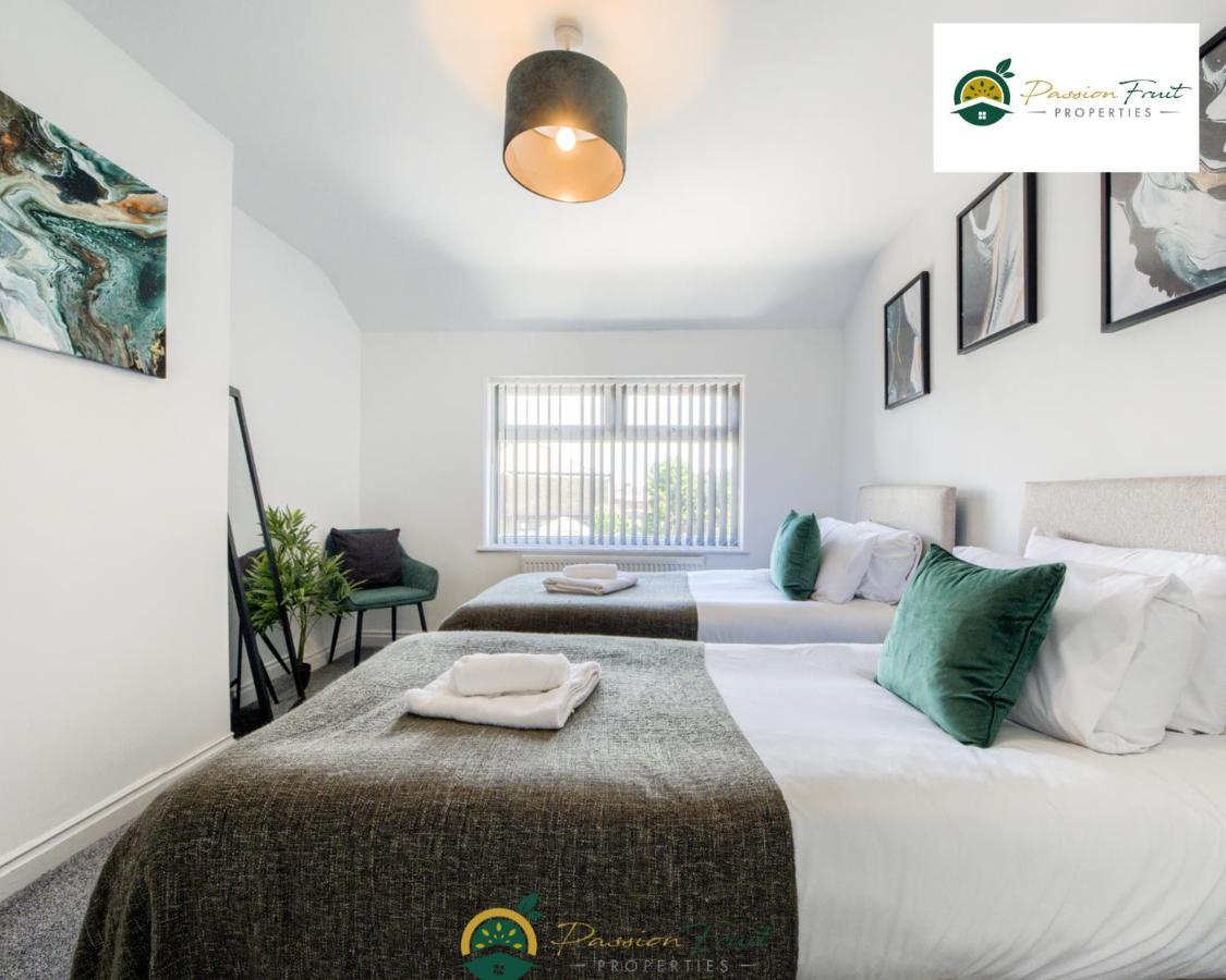 3 Bedroom Coventry House By Passionfruitproperties With Free Wi-Fi, Large Garden And Driveway - 52Nrc المظهر الخارجي الصورة