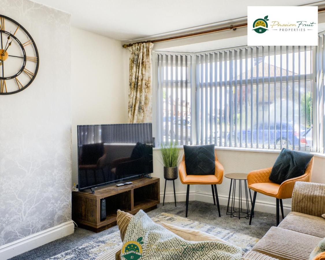 3 Bedroom Coventry House By Passionfruitproperties With Free Wi-Fi, Large Garden And Driveway - 52Nrc المظهر الخارجي الصورة